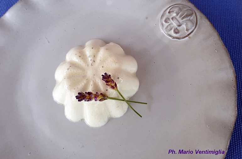 PANNA COTTA ALLA LAVANDA E IL CADO' DI COSIO D'ARROSCIA